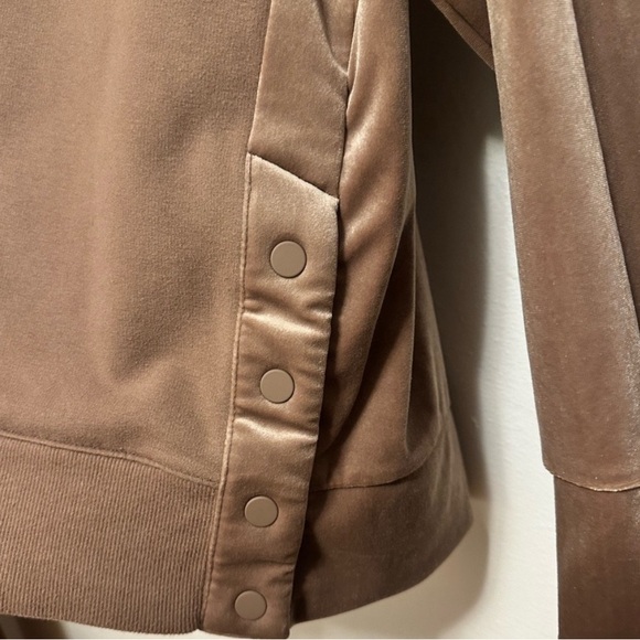 Athleta Retroplush Velvet Crewneck Sweatshirt NEW Size Smalll - Picture 15 of 16